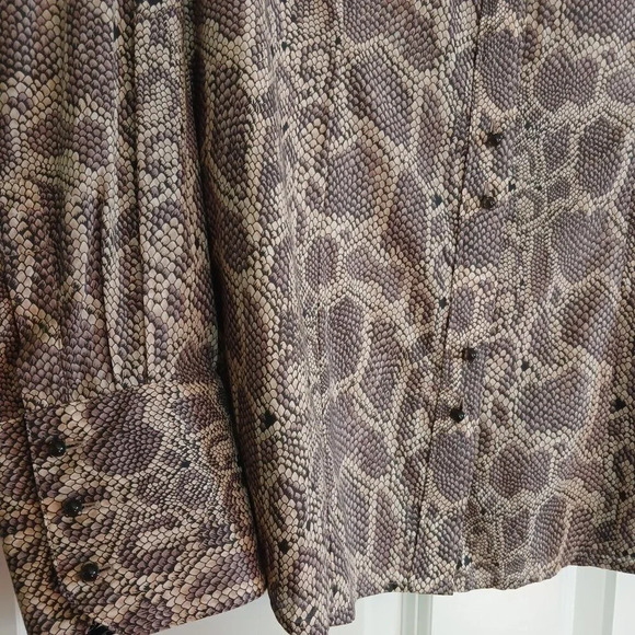 Robert Graham Snakeskin Print Snake Eye Jewel Button Down Fit Shirt Blouse Top - Picture 3 of 6